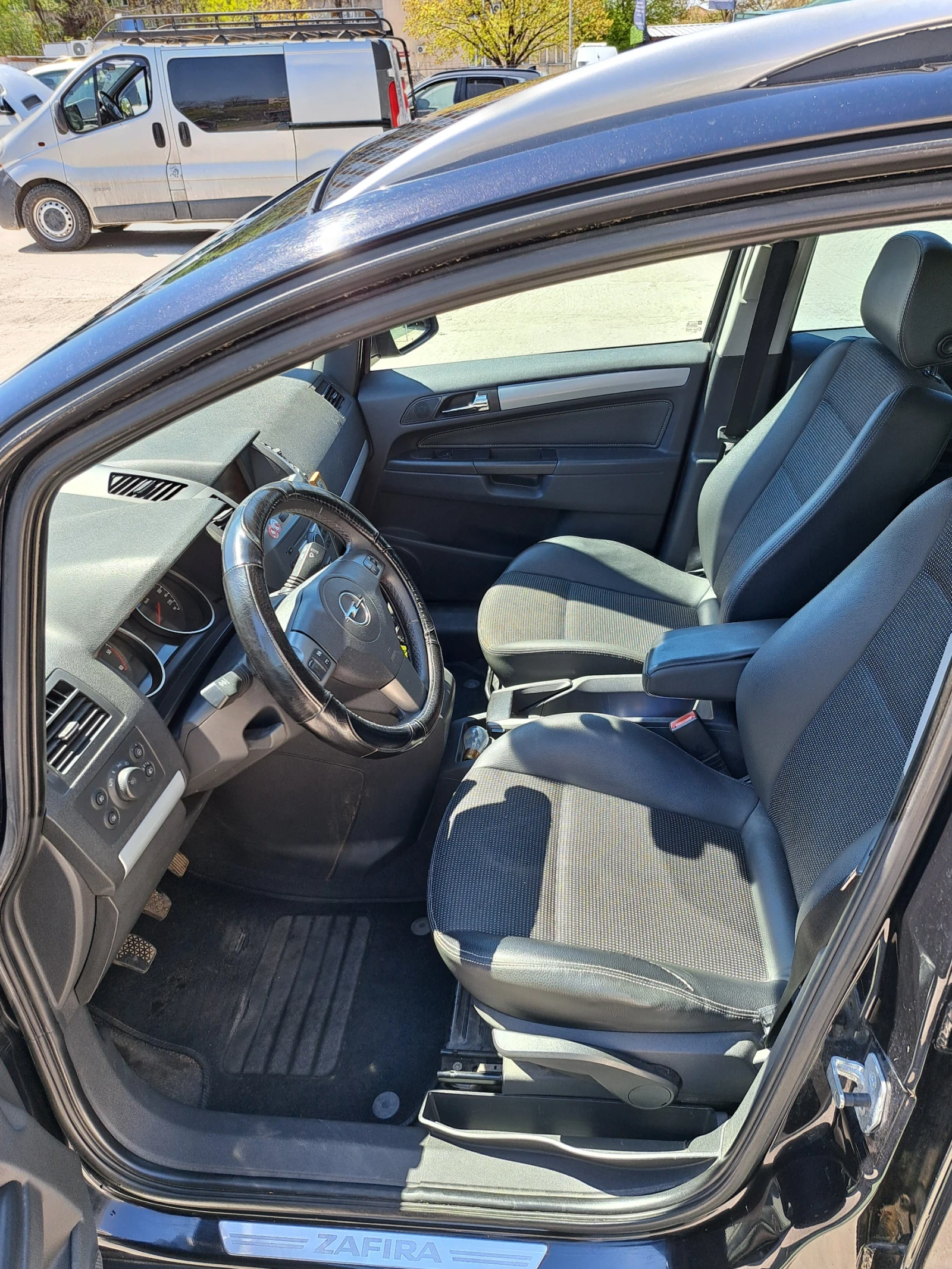 Opel Zafira, снимка 9 - Автомобили и джипове - 54247852