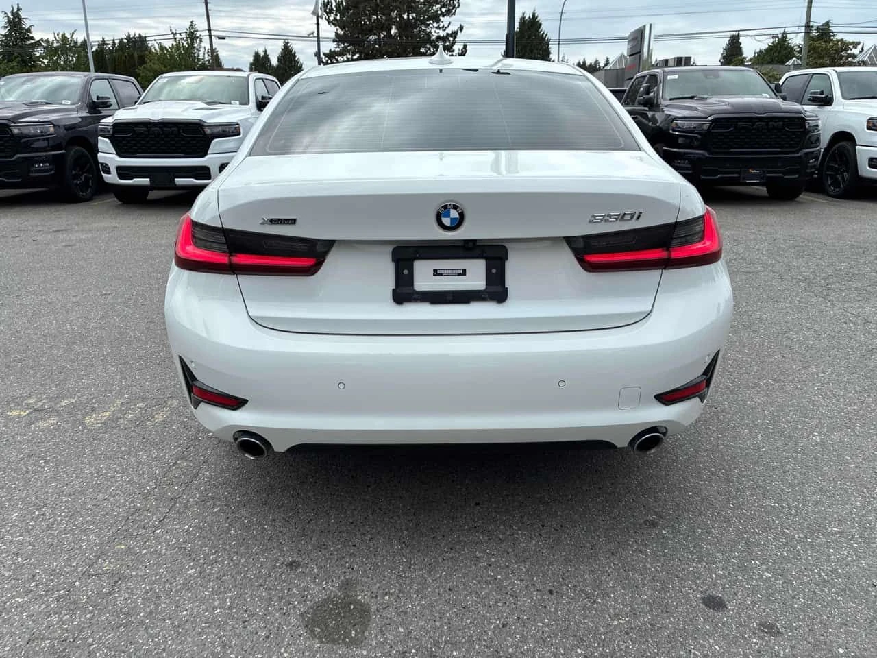 BMW 330 i xDrive/ПОДГРЕВИ/ШИБИДАХ/360 CAM, снимка 5 - Автомобили и джипове - 54488482