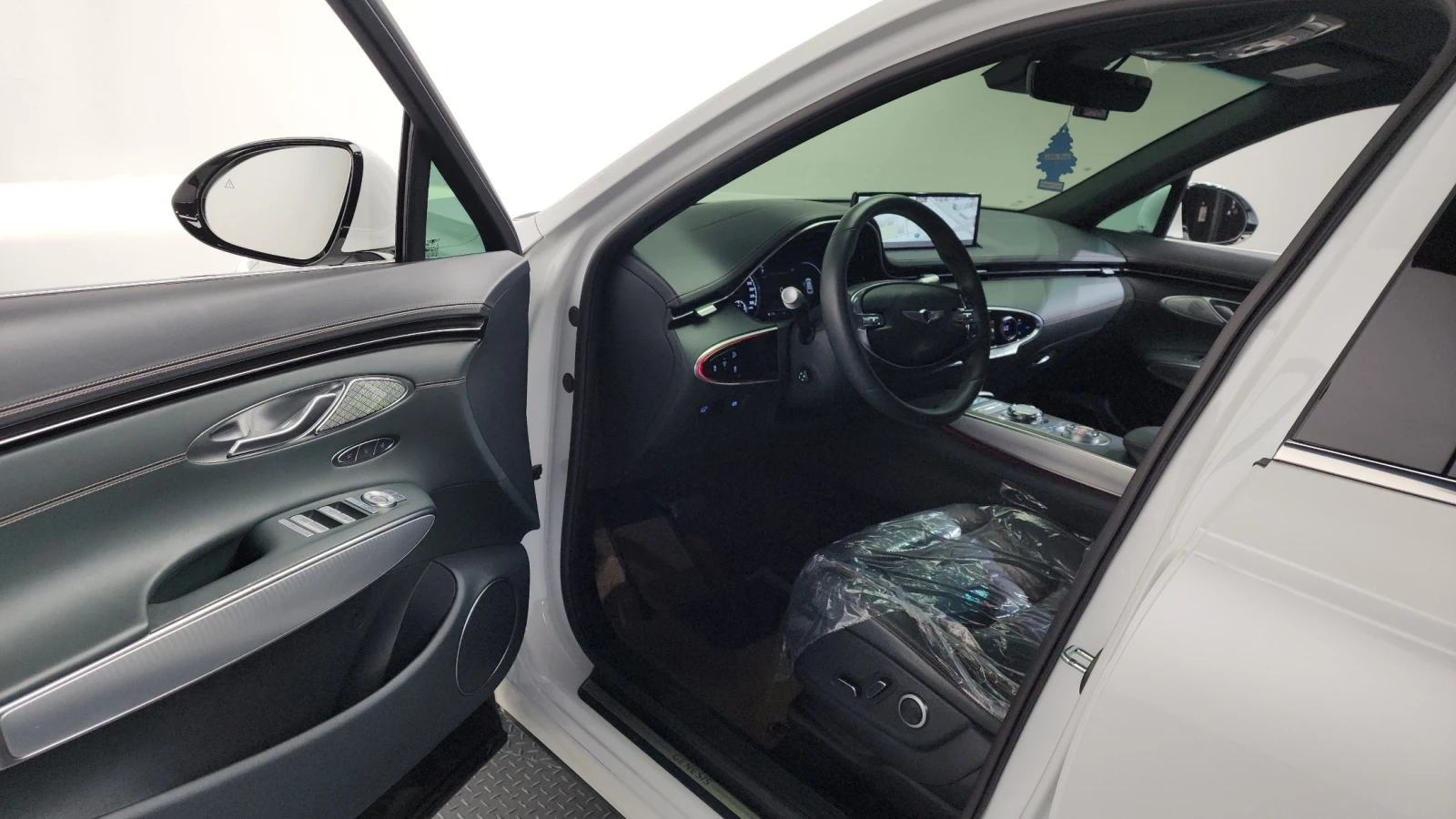 Genesis GV70, снимка 8 - Автомобили и джипове - 54895164