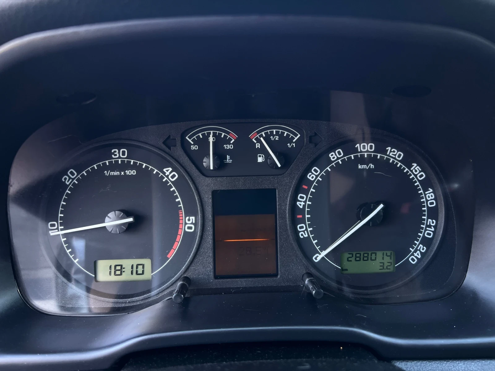 Skoda Octavia 1.9TDI 101k.c * 4x4* Климатик* , снимка 15 - Автомобили и джипове - 54917753