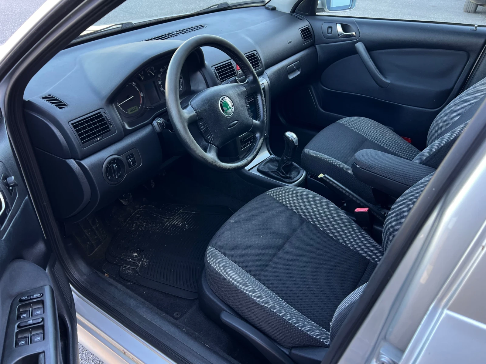 Skoda Octavia 1.9TDI 101k.c * 4x4* Климатик* , снимка 9 - Автомобили и джипове - 54917753