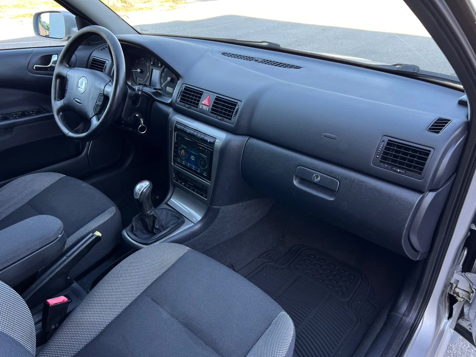 Skoda Octavia 1.9TDI 101k.c * 4x4* Климатик* , снимка 11 - Автомобили и джипове - 54917753