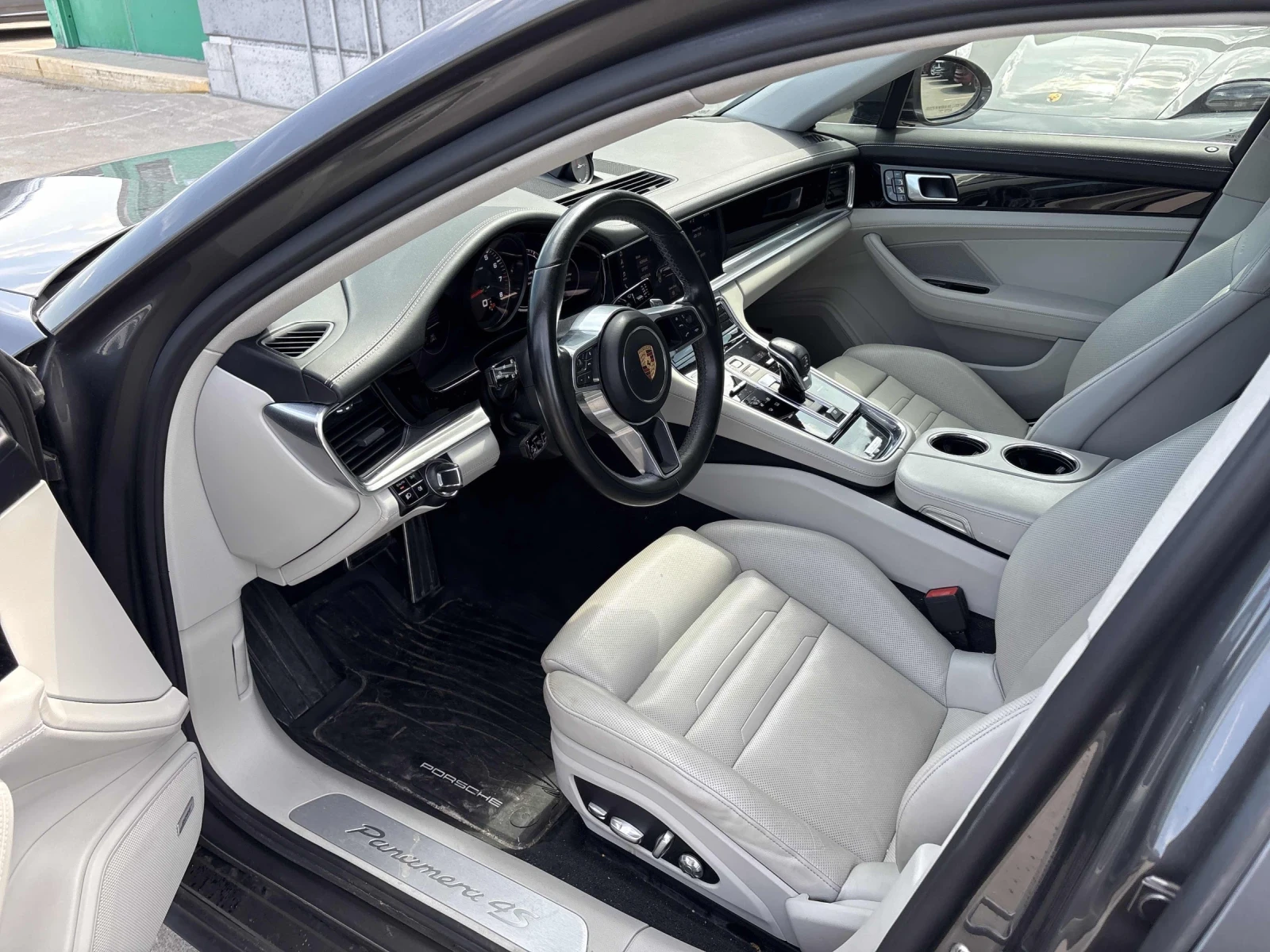 Porsche Panamera 4S* 360* Pano* Bose* Обдух* Chrono* 2ключа* , снимка 6 - Автомобили и джипове - 55945729