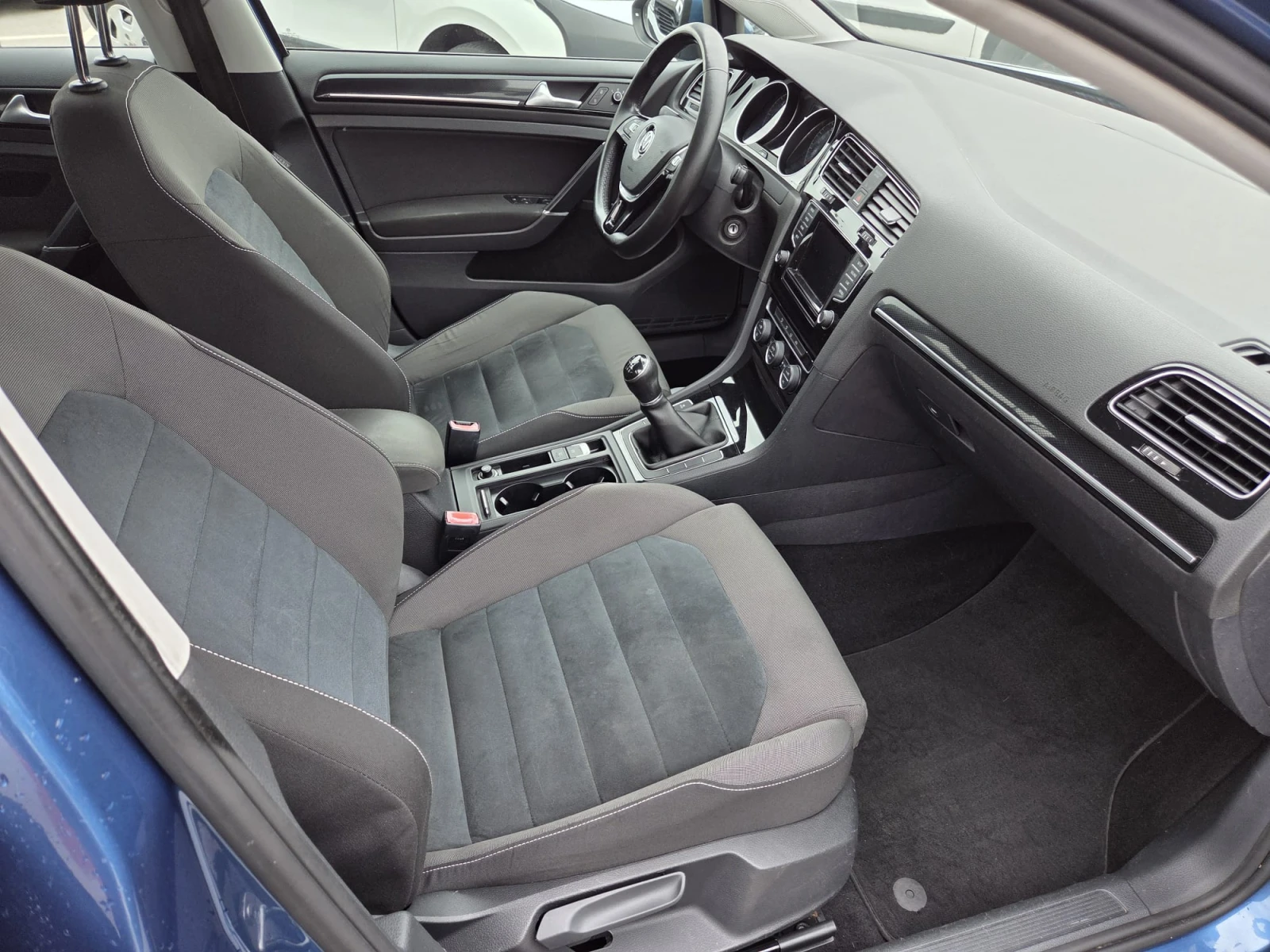 VW Golf 2.0 TDI High Line 176 949km | Mobile.bg � ����������� 9