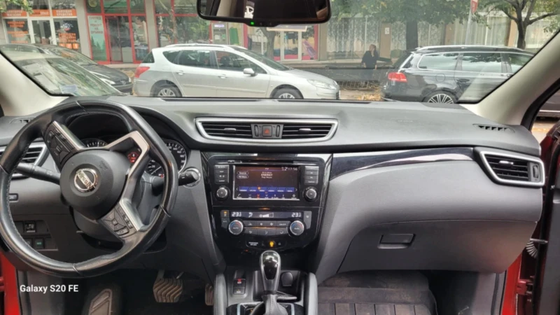 Nissan Qashqai, снимка 11 - Автомобили и джипове - 51532295