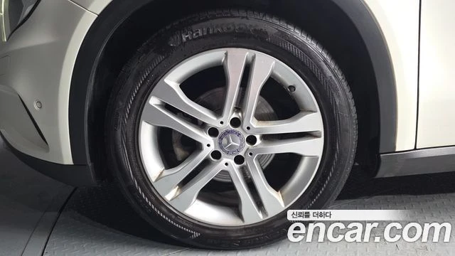 Mercedes-Benz GLA 200, снимка 5 - Автомобили и джипове - 56077602