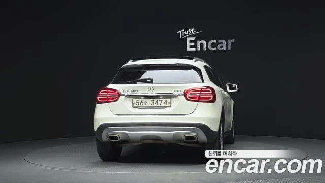 Mercedes-Benz GLA 200, снимка 4 - Автомобили и джипове - 56077602