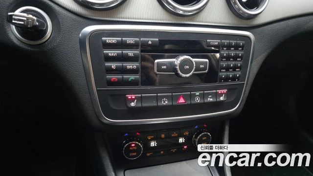 Mercedes-Benz GLA 200, снимка 16 - Автомобили и джипове - 56077602