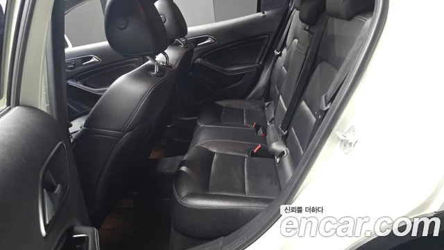 Mercedes-Benz GLA 200, снимка 11 - Автомобили и джипове - 56077602
