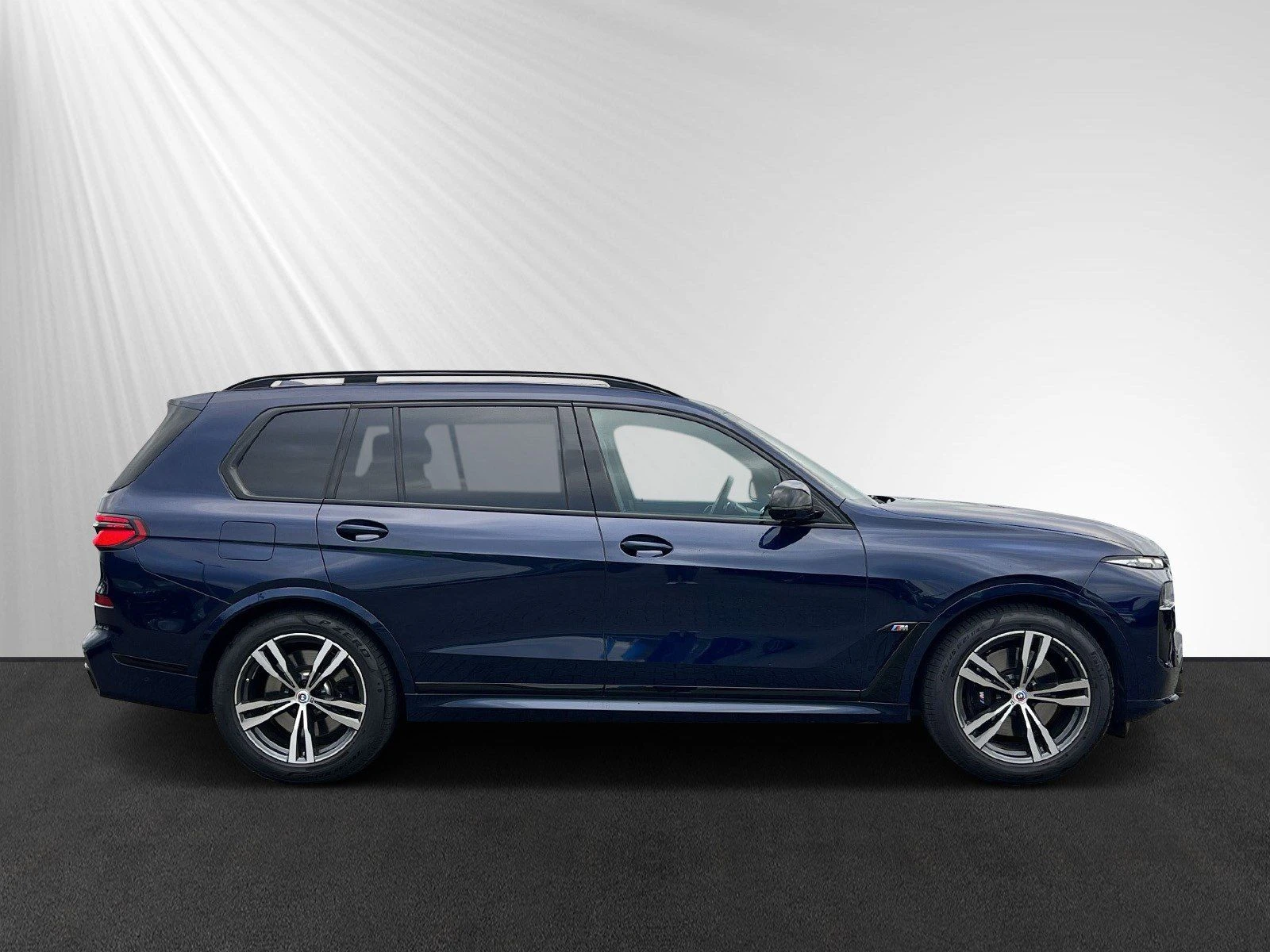 BMW X7 M60i/ FACELIFT/ xDrive/ H&K/ ICONIC GLOW/ PANO/ 21 - изображение 2