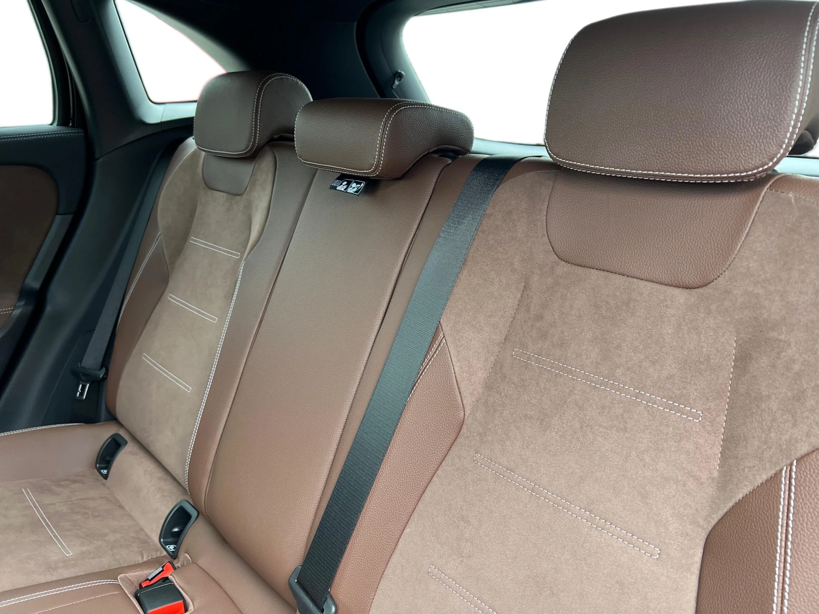 Mercedes-Benz GLA 200 d 4MATIC, снимка 12 - Автомобили и джипове - 52454024