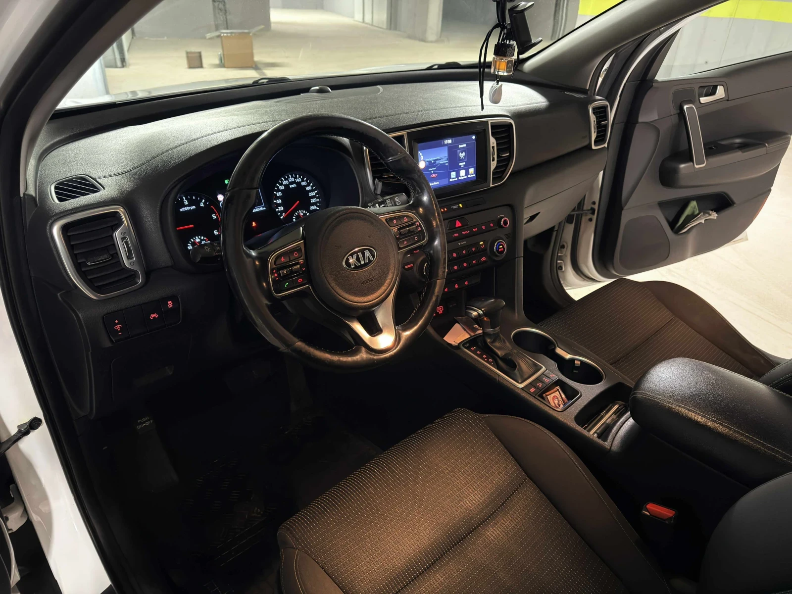 Kia Sportage, снимка 12 - Автомобили и джипове - 53971758