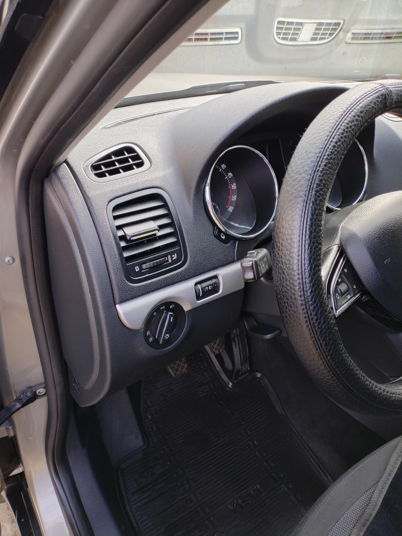 Skoda Yeti 2:0 tdi 150кс 4х4, снимка 8 - Автомобили и джипове - 54159127