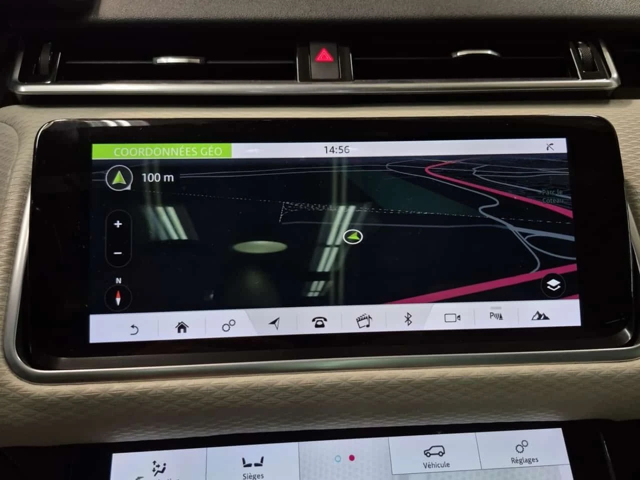 Land Rover Range Rover Velar  R DYNAMIC SE | PANO | ЦЕНА ДО БЪЛГАРИЯ , снимка 11 - Автомобили и джипове - 55190969