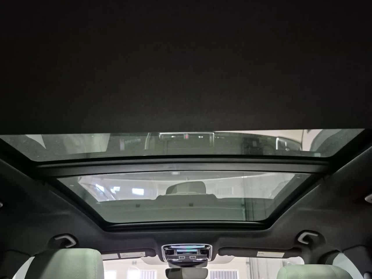 Land Rover Range Rover Velar  R DYNAMIC SE | PANO | ЦЕНА ДО БЪЛГАРИЯ , снимка 13 - Автомобили и джипове - 55190969