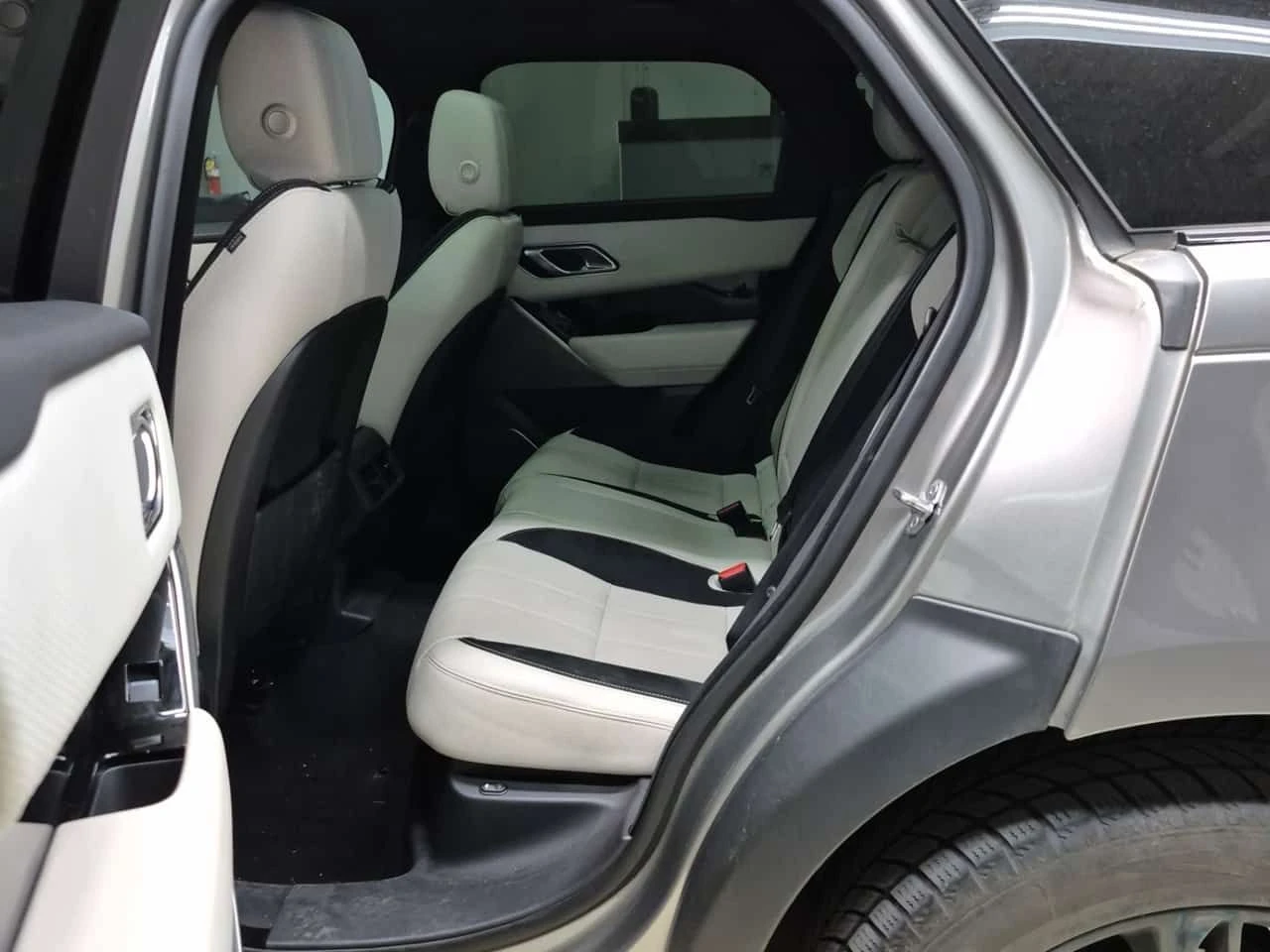 Land Rover Range Rover Velar  R DYNAMIC SE | PANO | ЦЕНА ДО БЪЛГАРИЯ , снимка 12 - Автомобили и джипове - 55190969
