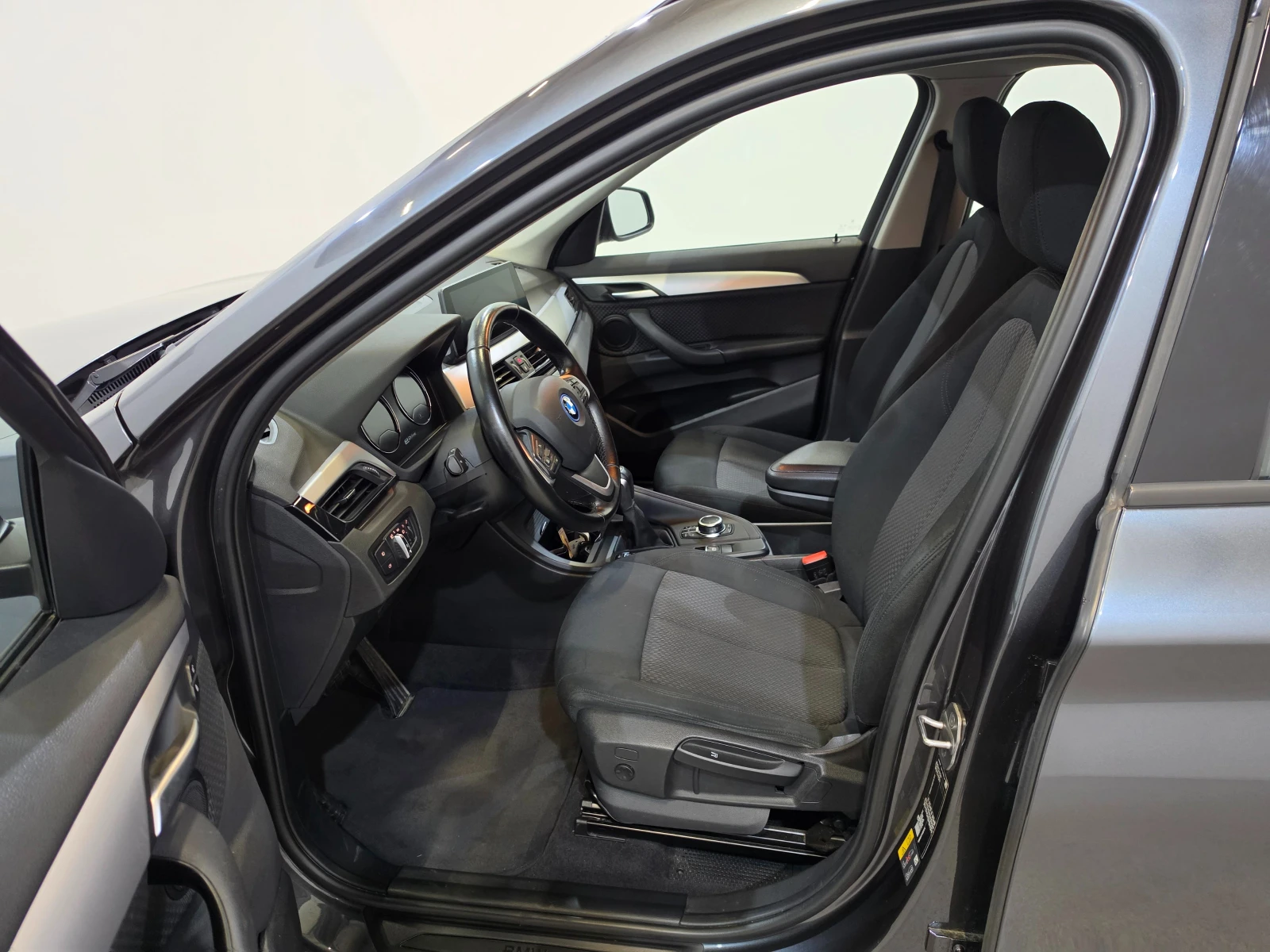 BMW X1 xDrive25e Plug-In Hybrid, снимка 13 - Автомобили и джипове - 55276606