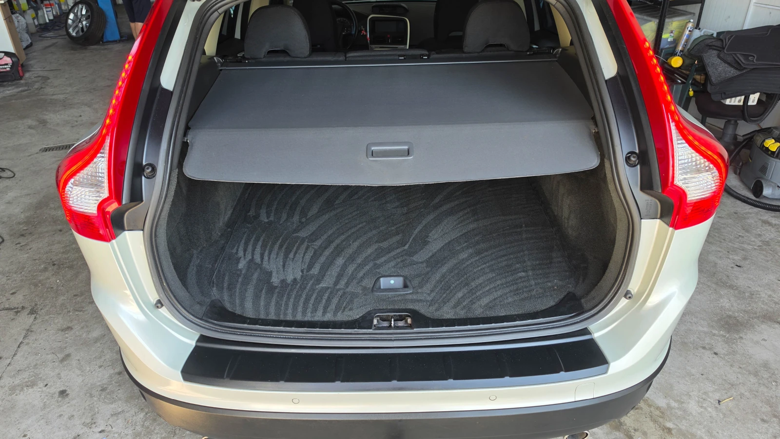 Volvo XC60 2.4* 4x4* 163кс* фейс, снимка 9 - Автомобили и джипове - 55312016