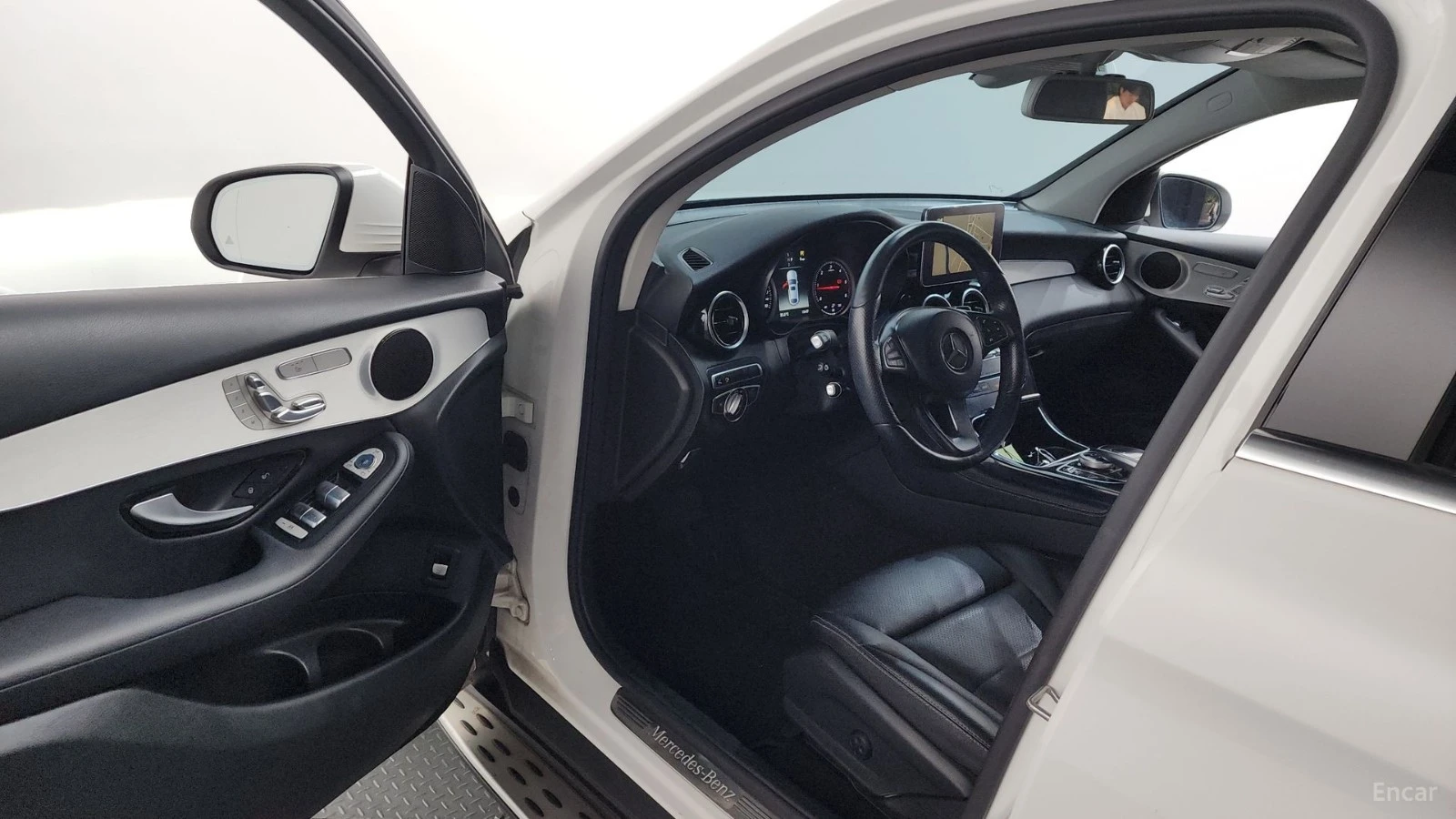 Mercedes-Benz GLC 220 D COUPE 4MATIC Автокредит Цена до България, снимка 5 - Автомобили и джипове - 55491838