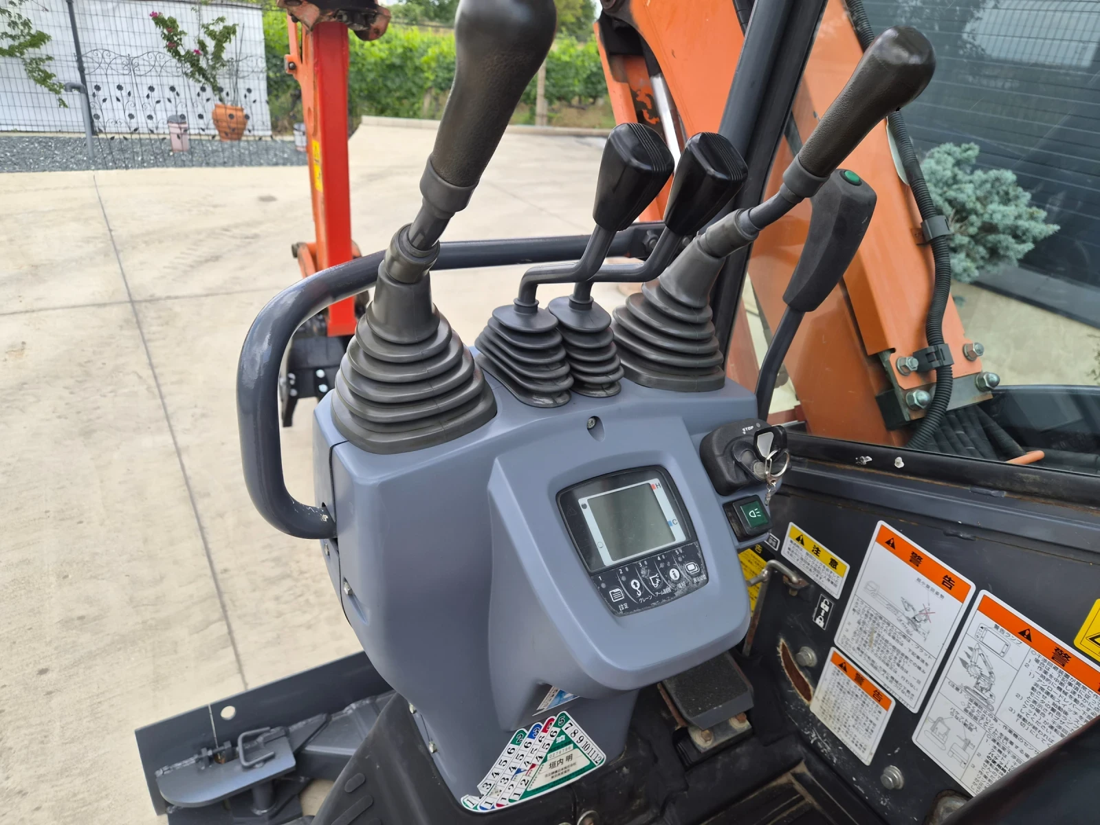 Багер Hitachi ZX15UR / 1.5 тона / РАЗТВАРЯ ВЕРИГИТЕ / НАЛИЧЕН !!, снимка 8 - Индустриална техника - 55173181