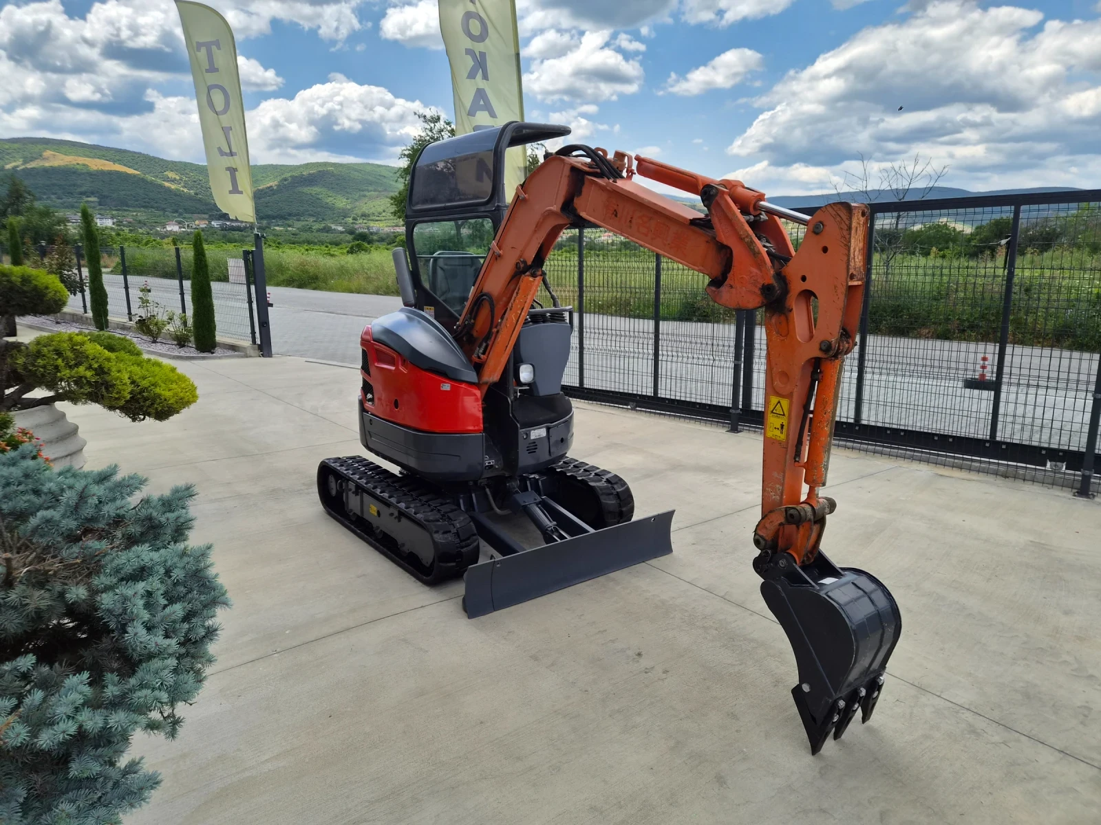 Багер Hitachi ZX15UR / 1.5 тона / РАЗТВАРЯ ВЕРИГИТЕ / НАЛИЧЕН !!, снимка 6 - Индустриална техника - 55173181