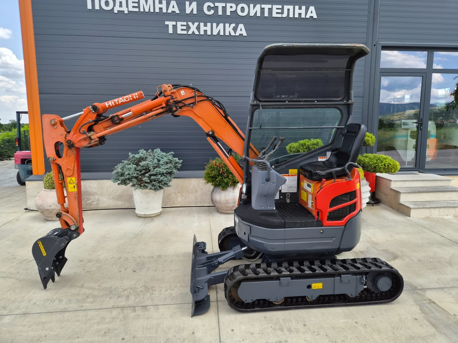 Багер Hitachi ZX15UR / 1.5 тона / РАЗТВАРЯ ВЕРИГИТЕ / НАЛИЧЕН !!, снимка 2 - Индустриална техника - 55173181