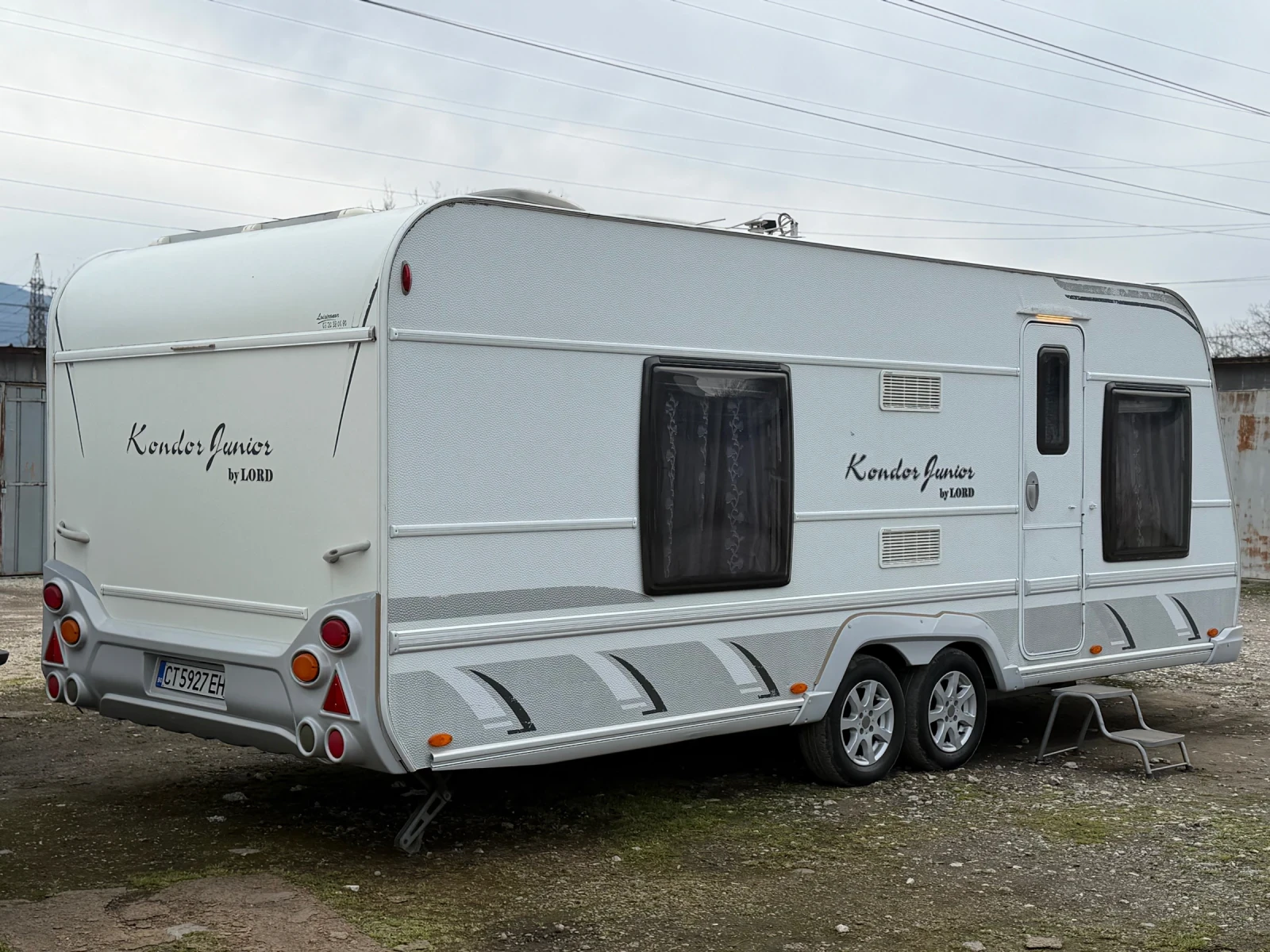 Каравана LMC Kondor Junior -КЛИМАТИК/СОЛАР/ИНВЕРТОР 3kw/TOP, снимка 3 - Каравани и кемпери - 54084618