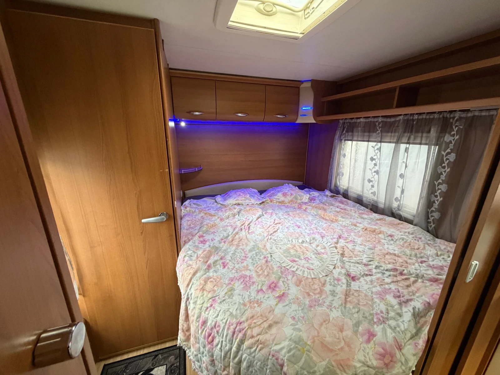 Каравана LMC Kondor Junior -КЛИМАТИК/СОЛАР/ИНВЕРТОР 3kw/TOP, снимка 8 - Каравани и кемпери - 54084618