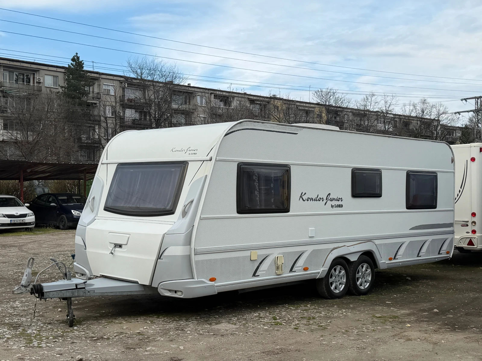 Каравана LMC Kondor Junior -КЛИМАТИК/СОЛАР/ИНВЕРТОР 3kw/TOP, снимка 2 - Каравани и кемпери - 54084618