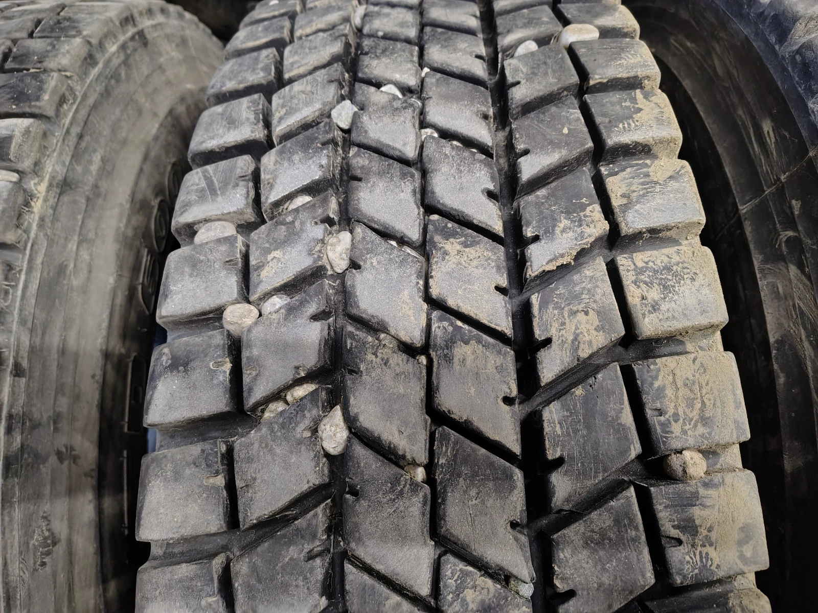 Гуми Всесезонни 295/80R22.5, снимка 4 - Гуми и джанти - 55841308