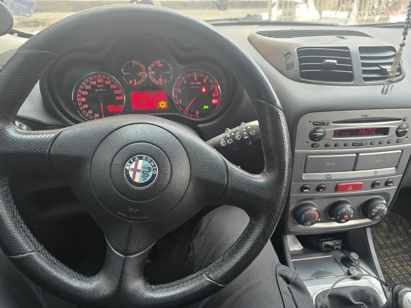 Alfa Romeo 147 Гаэ/Бензин 1.6 twinspark, снимка 4 - Автомобили и джипове - 48709962