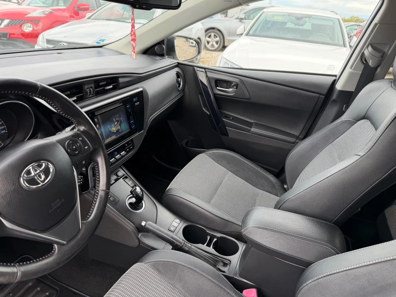 Toyota Auris 1.8 HYBRID(КАТО НОВА), снимка 10 - Автомобили и джипове - 52212135