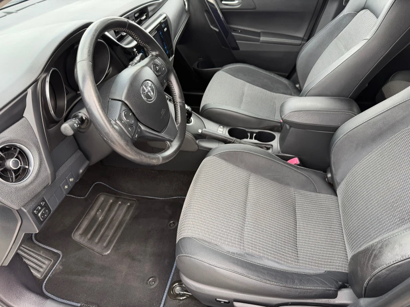 Toyota Auris 1.8 HYBRID(КАТО НОВА), снимка 8 - Автомобили и джипове - 52212135