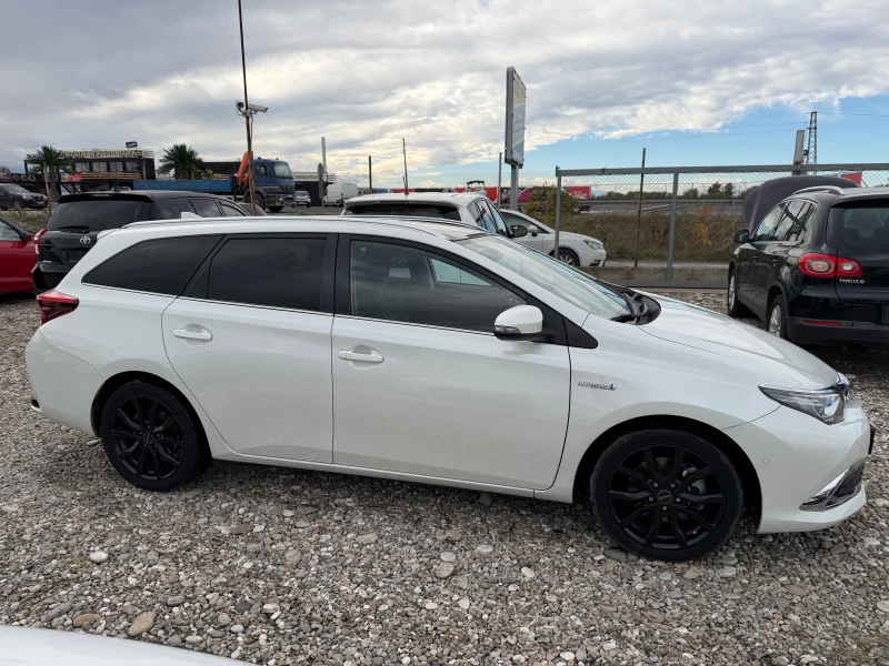 Toyota Auris 1.8 HYBRID(КАТО НОВА), снимка 3 - Автомобили и джипове - 52212135
