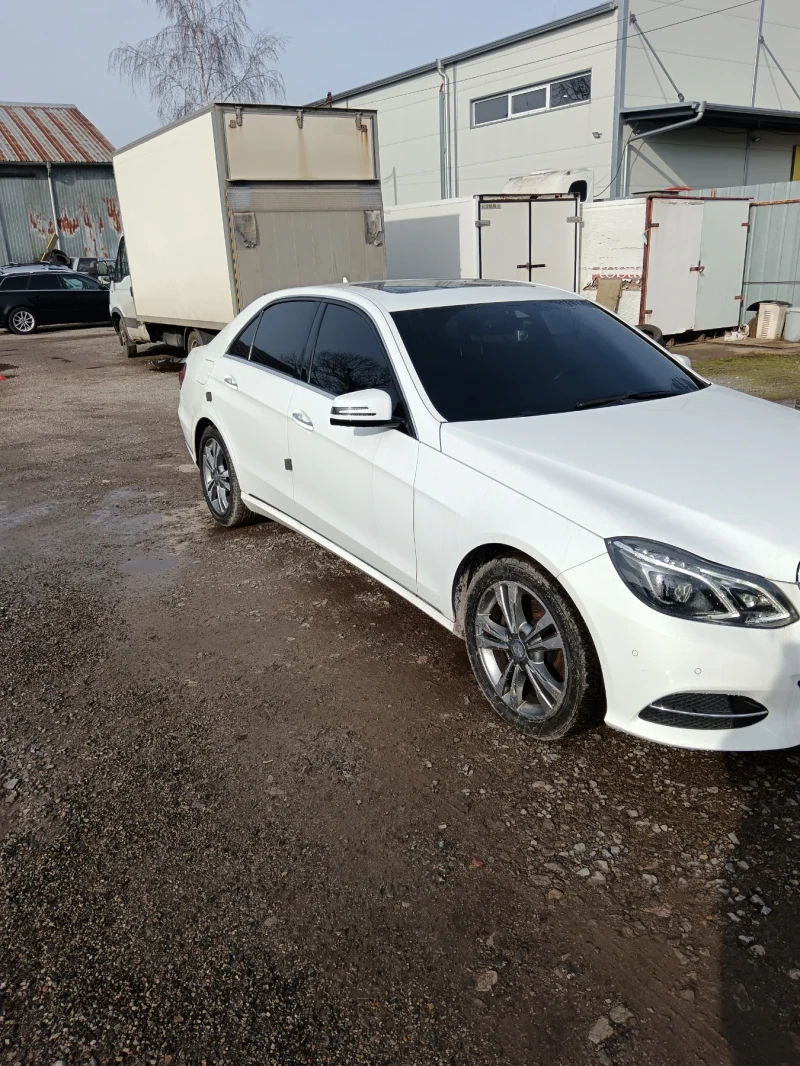 Mercedes-Benz E 220, снимка 2 - Автомобили и джипове - 52677972