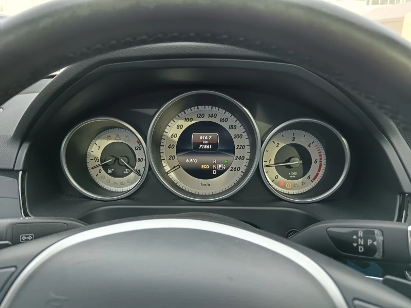 Mercedes-Benz E 220, снимка 11 - Автомобили и джипове - 52677972