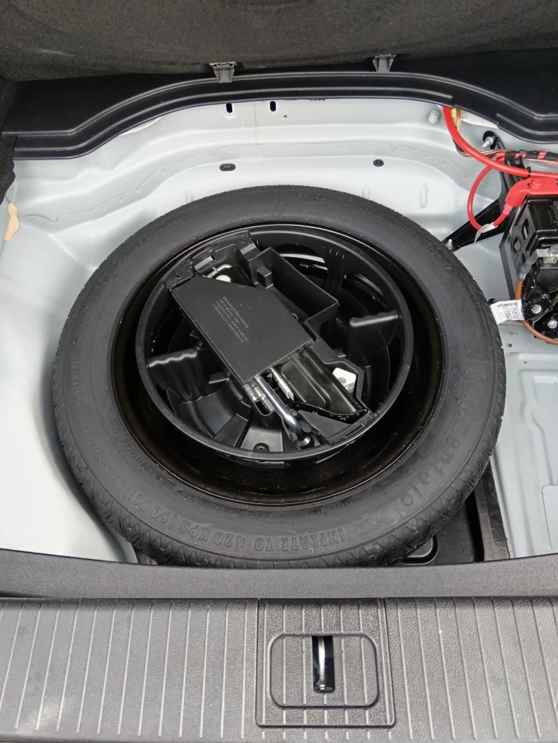 Mercedes-Benz E 220, снимка 6 - Автомобили и джипове - 52677972