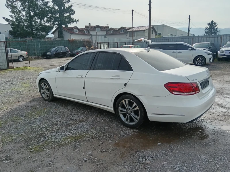 Mercedes-Benz E 220, снимка 7 - Автомобили и джипове - 52677972