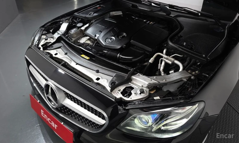 Mercedes-Benz E 220, снимка 6 - Автомобили и джипове - 53374020