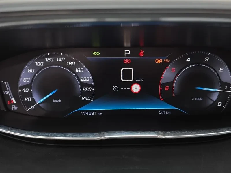 Peugeot 3008 1.6 BlueHDI, снимка 8 - Автомобили и джипове - 54298728