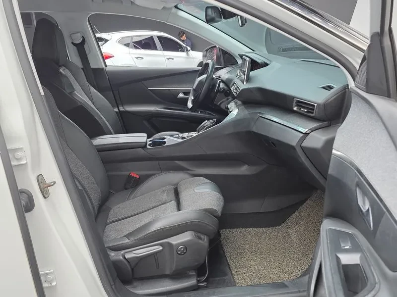 Peugeot 3008 1.6 BlueHDI, снимка 10 - Автомобили и джипове - 54298728