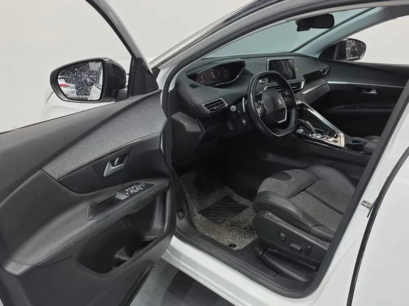 Peugeot 3008 1.6 BlueHDI, снимка 11 - Автомобили и джипове - 54298728