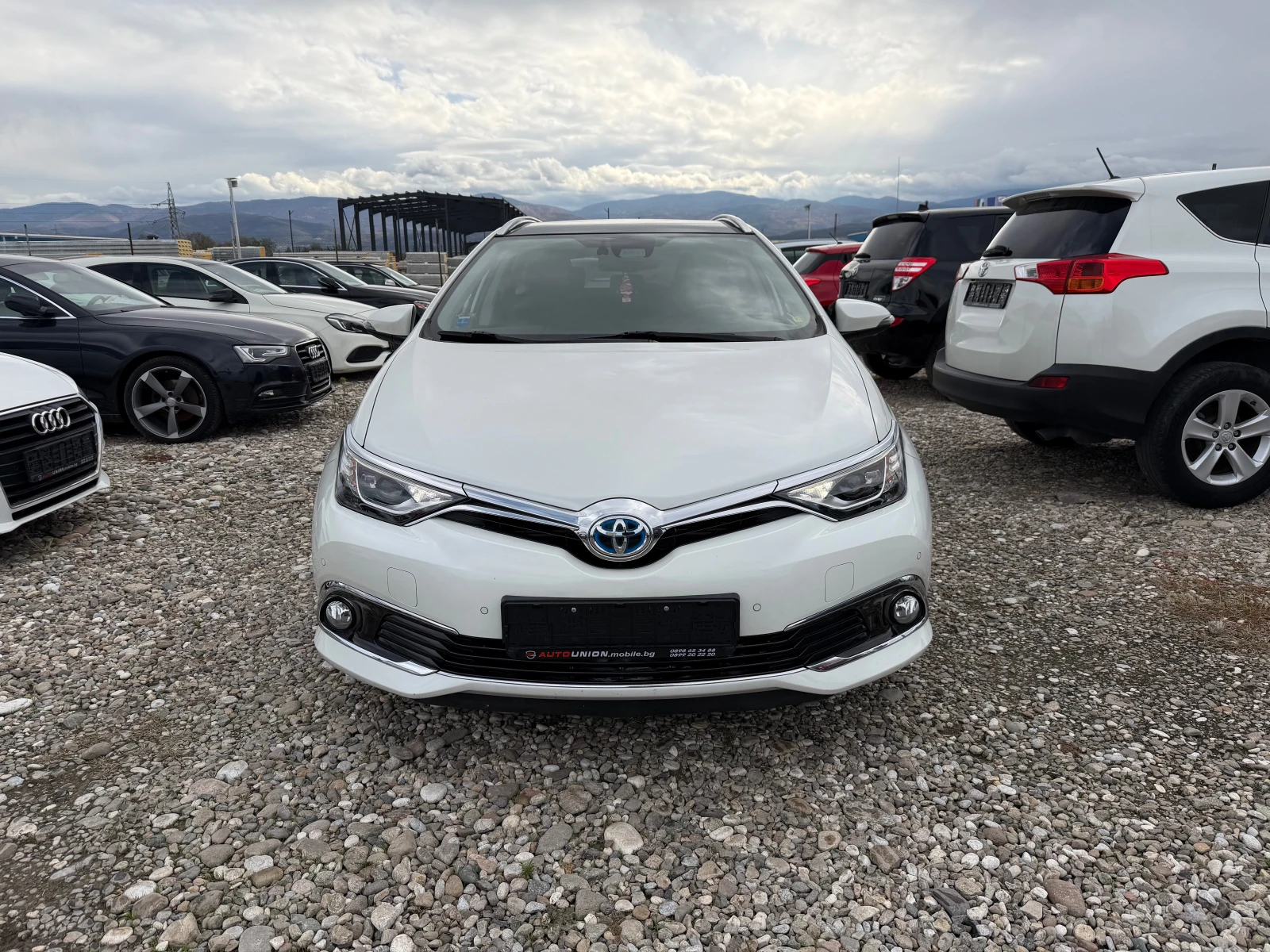 Toyota Auris 1.8 HYBRID(КАТО НОВА) - изображение 2