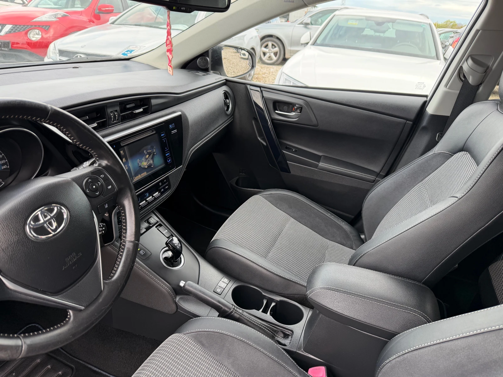 Toyota Auris 1.8 HYBRID(КАТО НОВА) - изображение 10