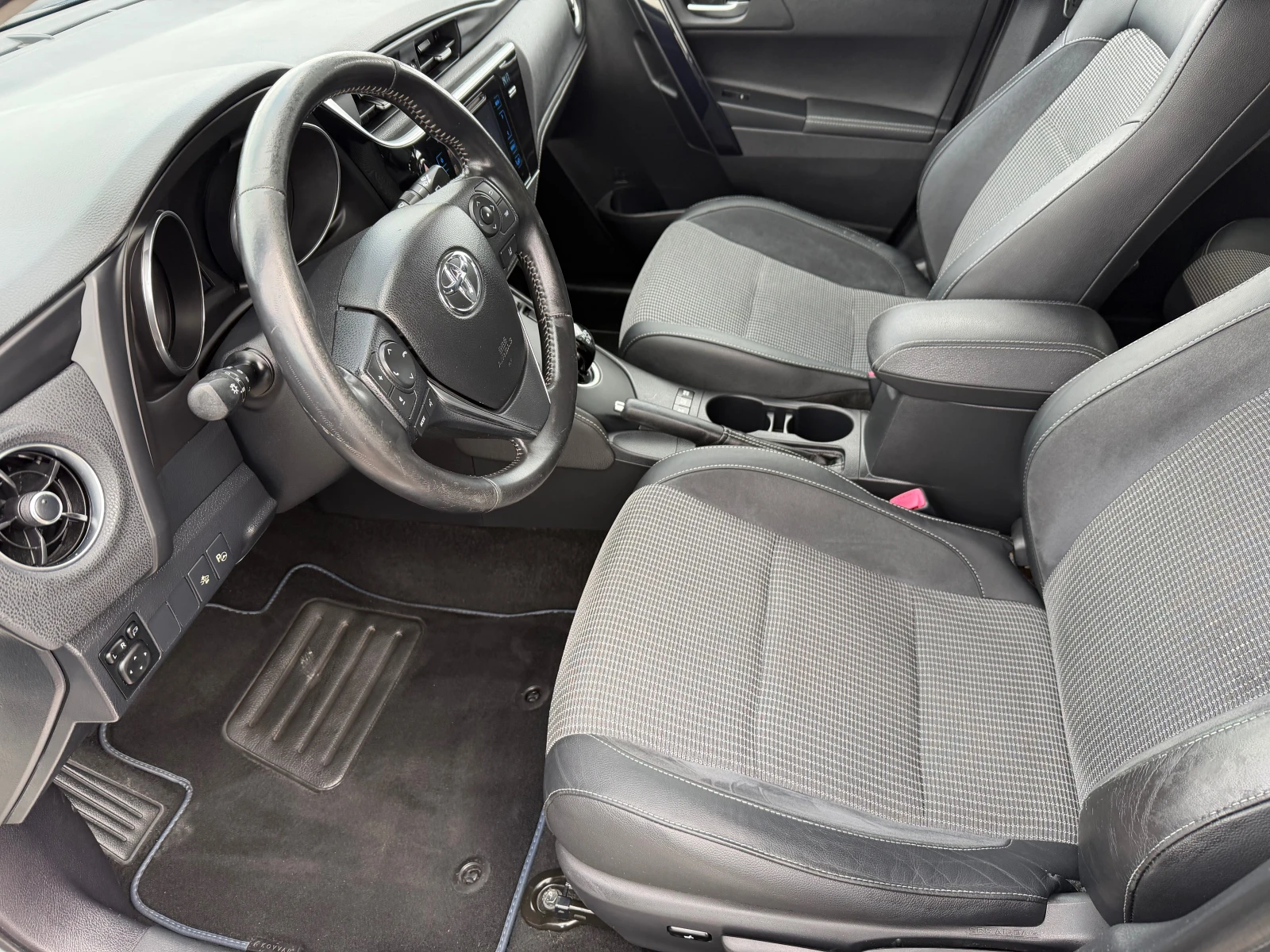 Toyota Auris 1.8 HYBRID(КАТО НОВА) - изображение 8