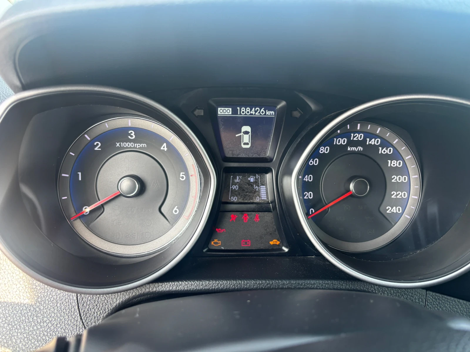 Hyundai I30 2016+ ЛЕД+ Н.ГУМИ+ 1.4D+ 6ск+ З.ГУМИ+ С.ИСТОРИЯ, снимка 8 - Автомобили и джипове - 53734242