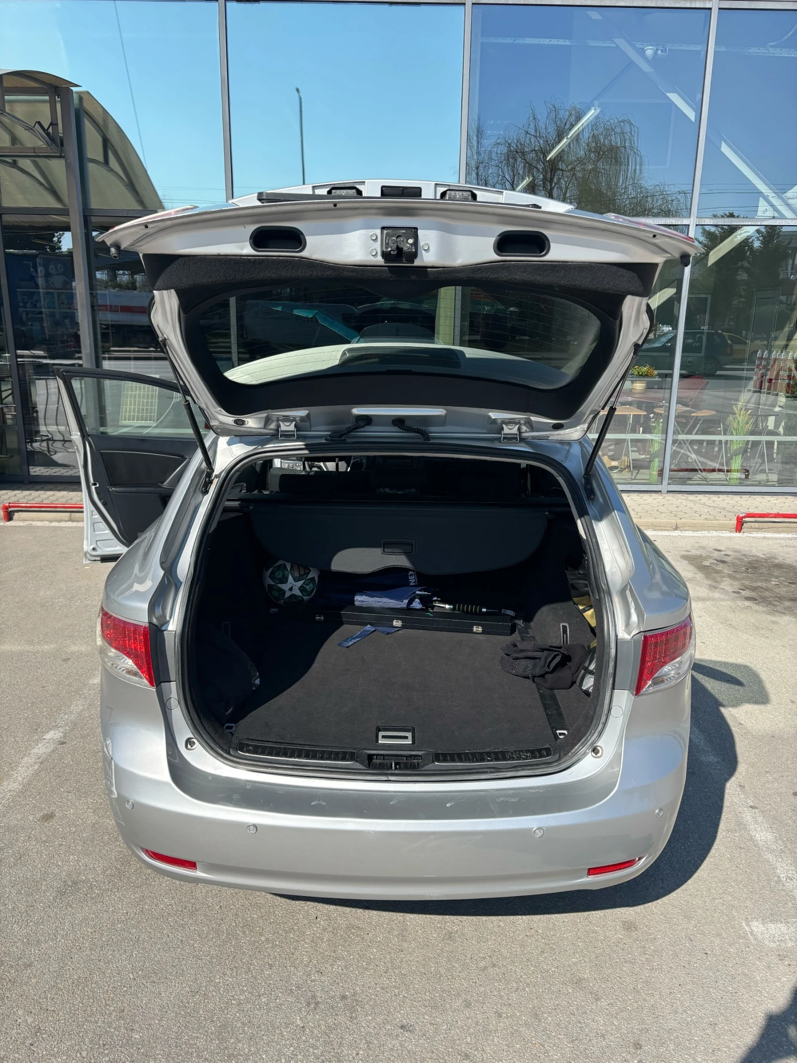 Toyota Avensis T27 2.2 D-CAT Automatic, снимка 4 - Автомобили и джипове - 53738032