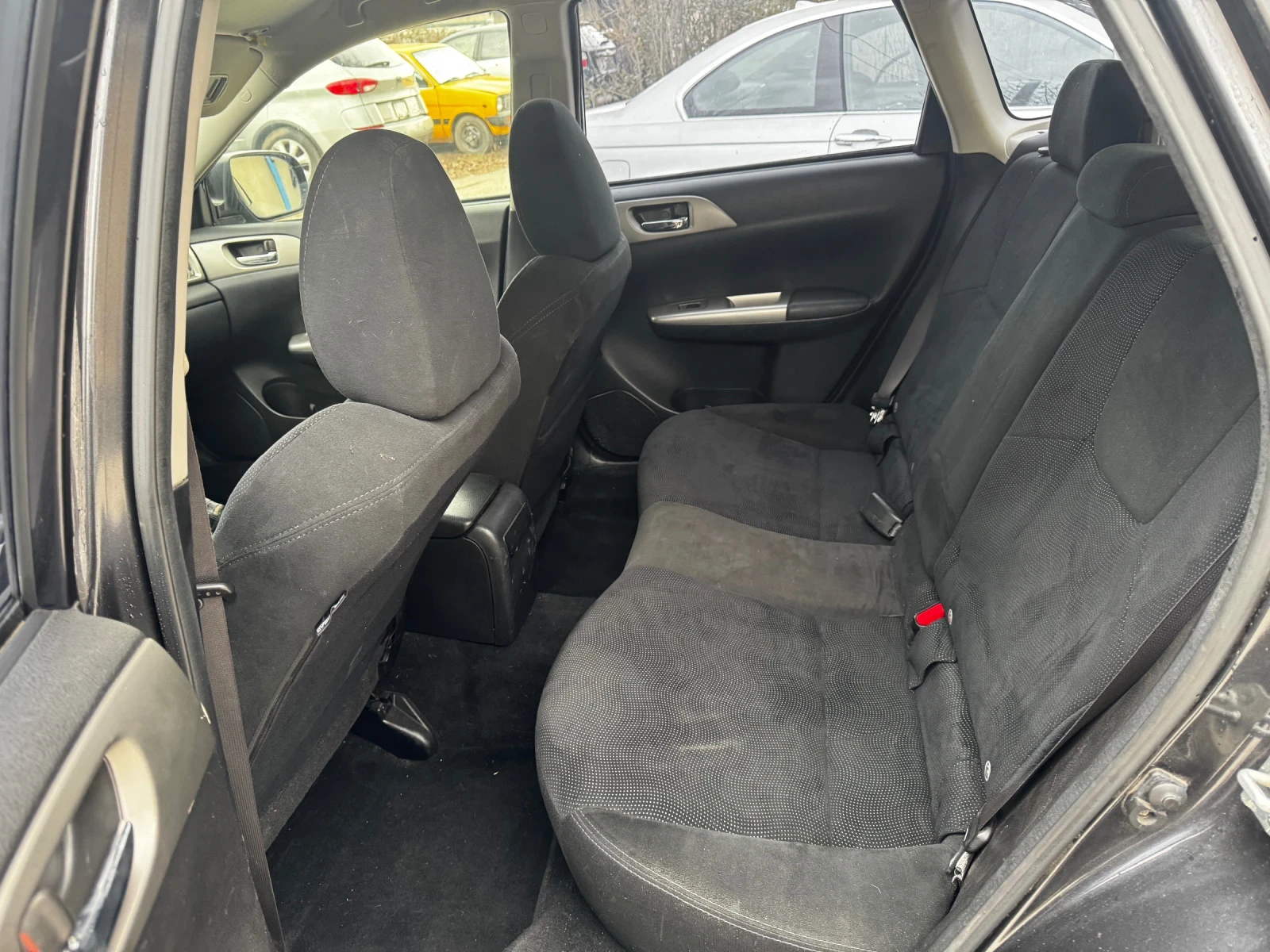 Subaru Impreza 1.5 R 107кс, снимка 9 - Автомобили и джипове - 53902194