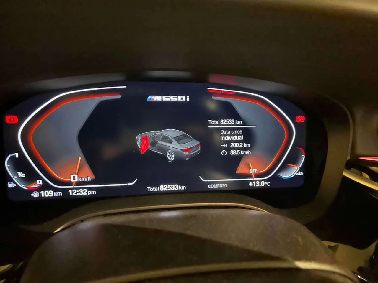 BMW 550 * M550i xDrive * 2 КЛЮЧА* ПАНО* KEYLESS* ПОДГРЕВ* , снимка 8 - Автомобили и джипове - 54071516