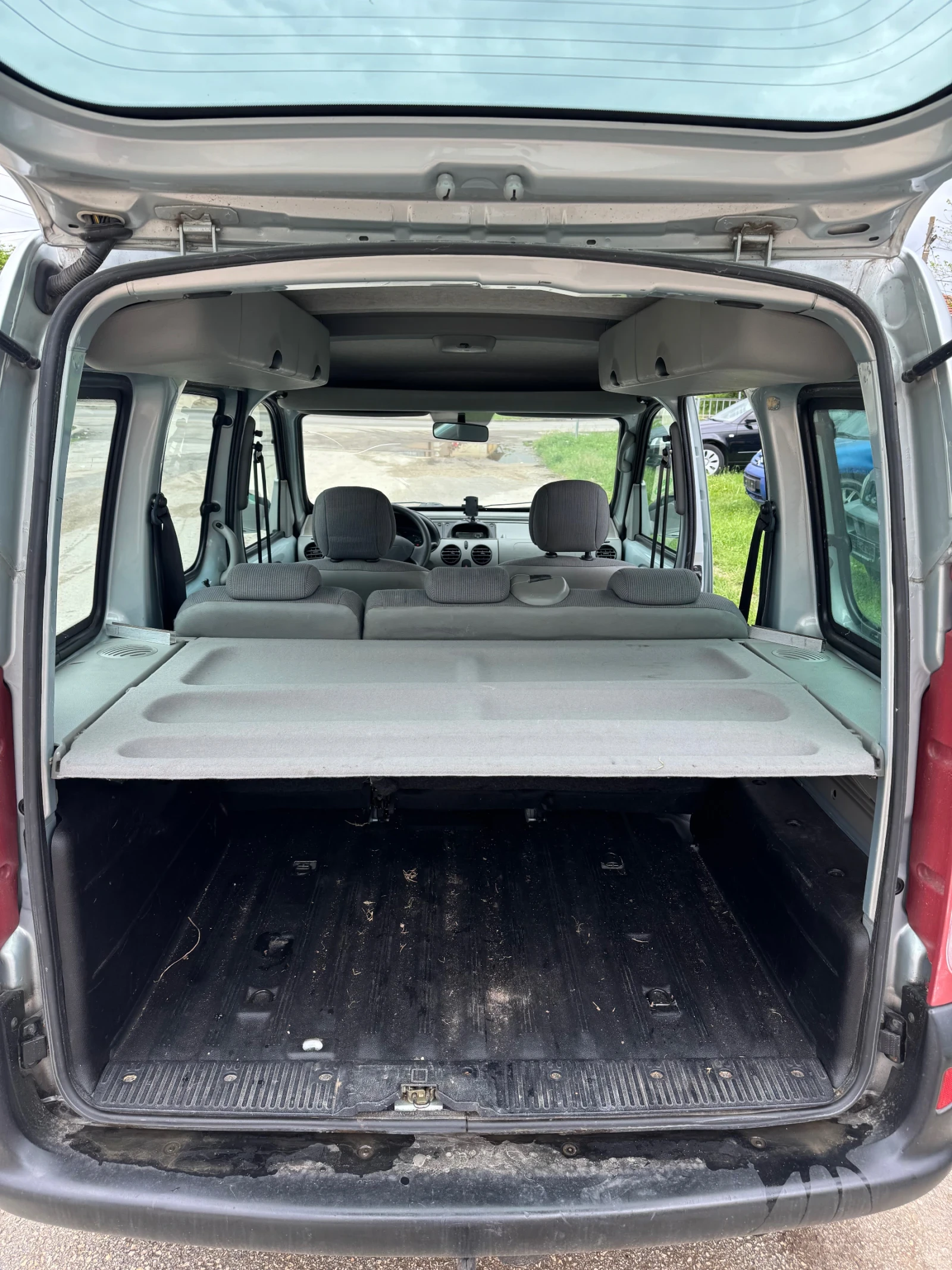 Renault Kangoo 1.2i, снимка 5 - Автомобили и джипове - 54585872